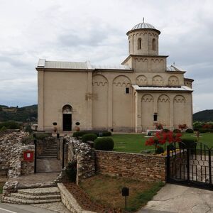 Прилаз и јужна страна ариљске цркве