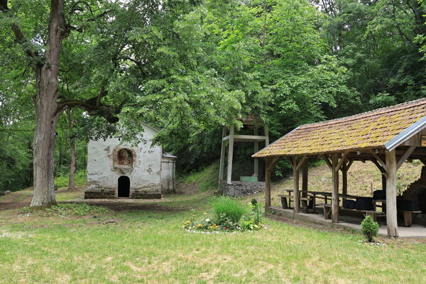 Црква са југозападне стране