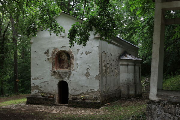 Црква са југозападне стране