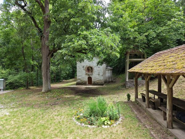 Црква са југозападне стране