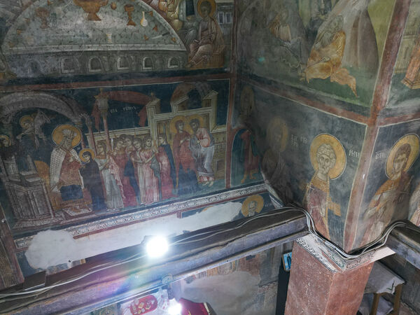 Band-like figures in the southwestern part of the nave