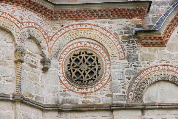 The large western rosette of the northern facade of the nave