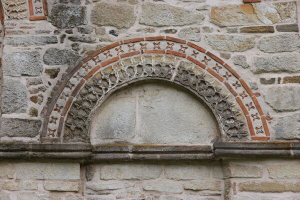 The eastern archivolts of the northern wall of the narthex