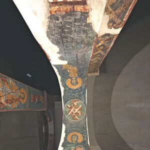 Потрбушје лука између трећег и четвртог северног ступца
