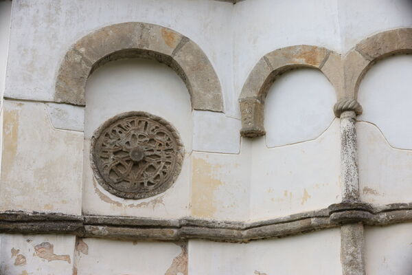 Eastern rosette of the northern facade