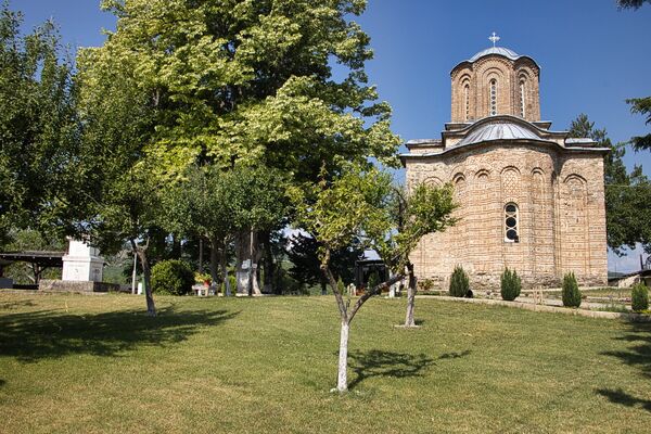 Црква са источне стране