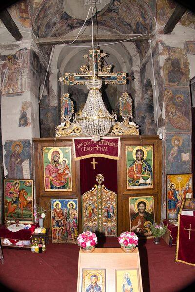Поглед на иконостас